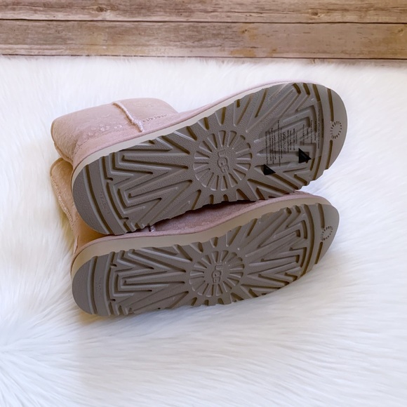 UGG Classic Short Snow Leopard Quartz Boots - Picture 6 of 7